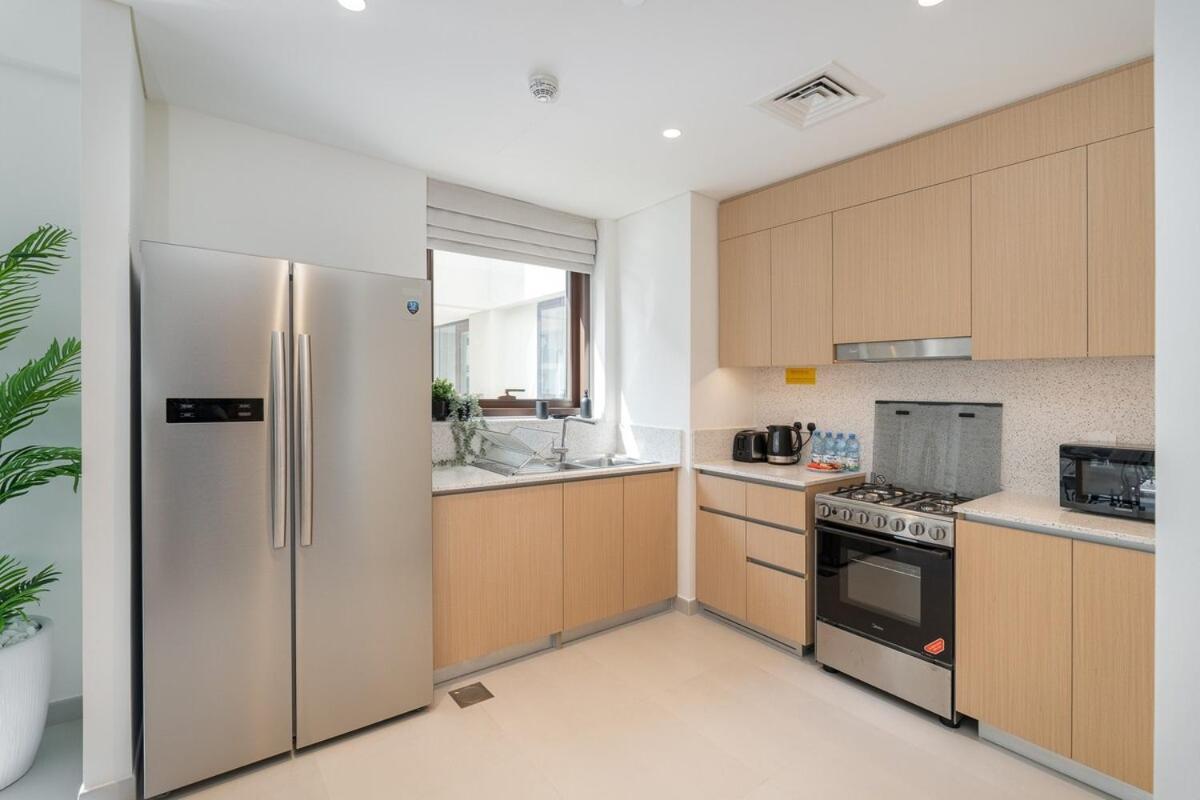 Elegant 4-Bedroom Apartment Perfect For Families In Dubai Creek Harbour Exterior photo