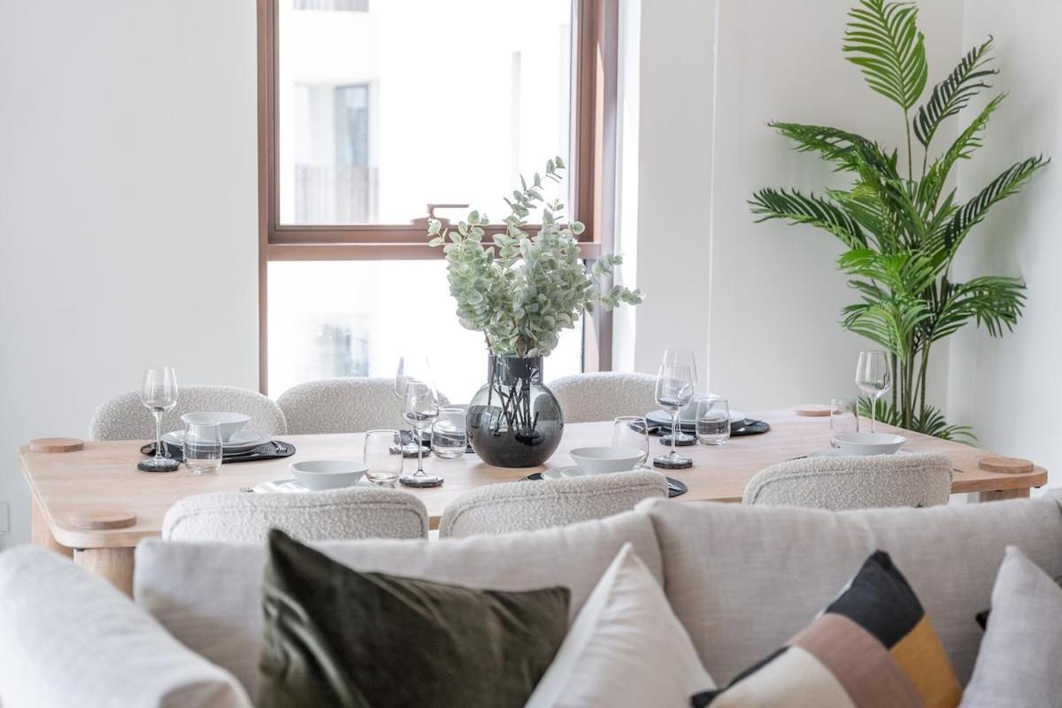 Elegant 4-Bedroom Apartment Perfect For Families In Dubai Creek Harbour Exterior photo