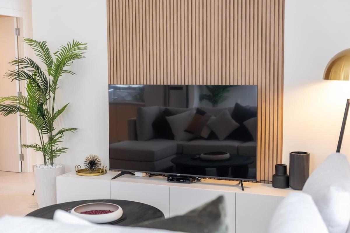 Elegant 4-Bedroom Apartment Perfect For Families In Dubai Creek Harbour Exterior photo